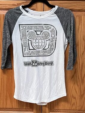 Disney White and Gray Raglan Walt Disney World Tee, GUC, Size S